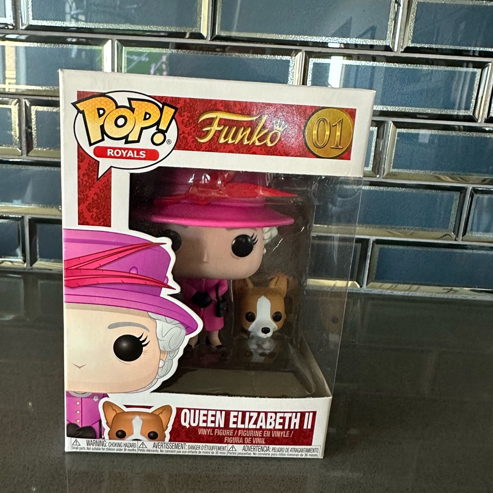 COPY - Queen Elizabeth Funko Pop